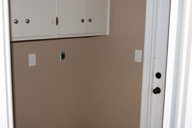 Building Photo - Updated 3 bedroom 2 bath in Greenbrook Estates