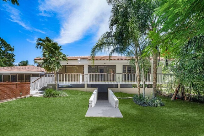 Building Photo - 8118 Los Pinos Blvd