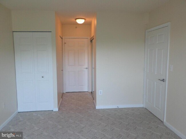 Building Photo - 3101 N Hampton Dr