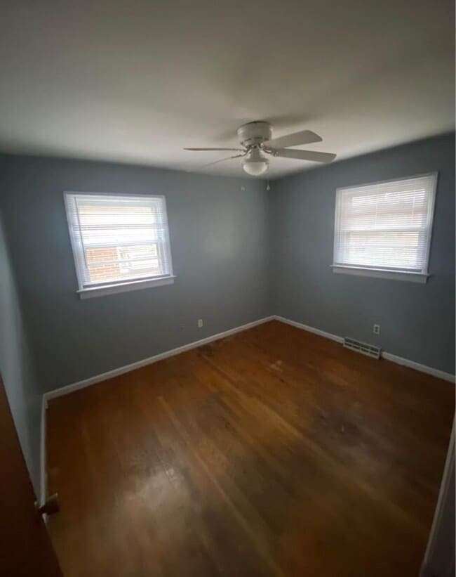 Building Photo - 3 bedroom house in Fulton Hill! Laundry, Central HVAC All electric, big fenced yard, hardwoods