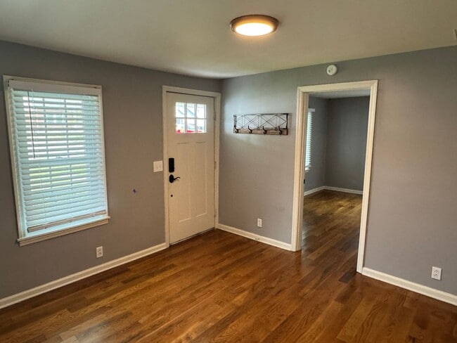 Building Photo - Cute house in Madison! Backs up to Lanier ...
