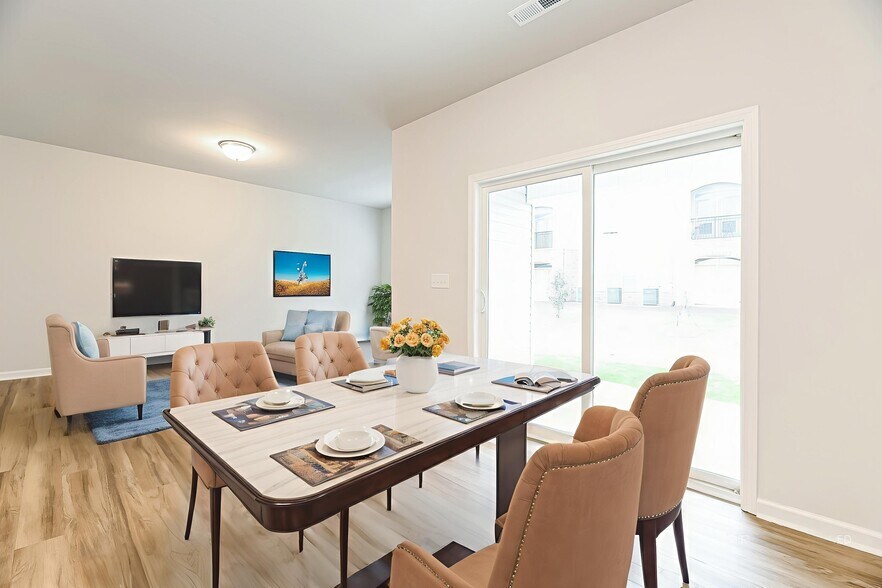 Building Photo - 2860 Summer Townes Wy