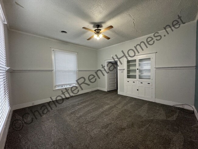 Building Photo - 113 E Pine St