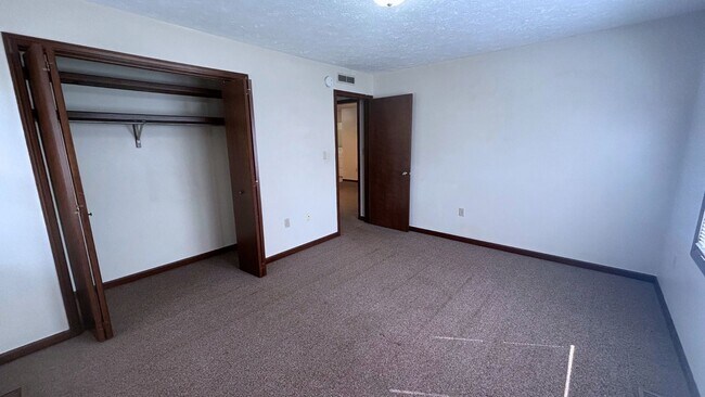 Building Photo - 509 Oak Glen Dr