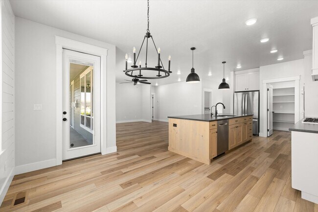 Building Photo - Luxury 4-Bedroom Home for Rent in Dry Cree...