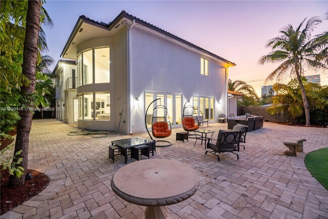 Building Photo - 112 NW 14th Way