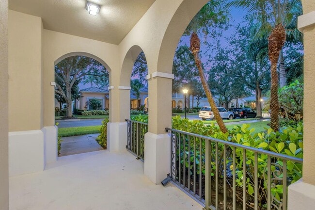 Building Photo - 121 Savona Dr