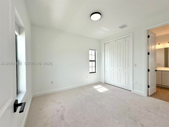 Building Photo - 8436 Lyside Dr