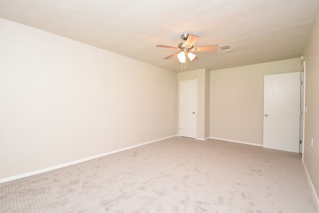 Building Photo - Brookside