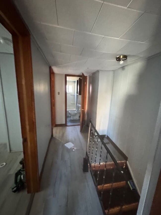 Building Photo - 3 Bedroom