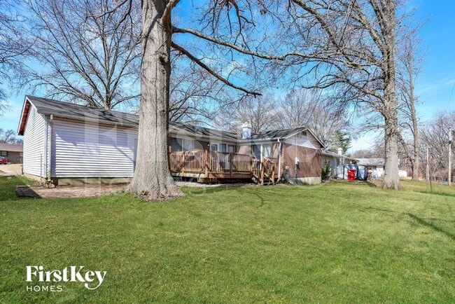 Building Photo - 3250 Churchill Dr