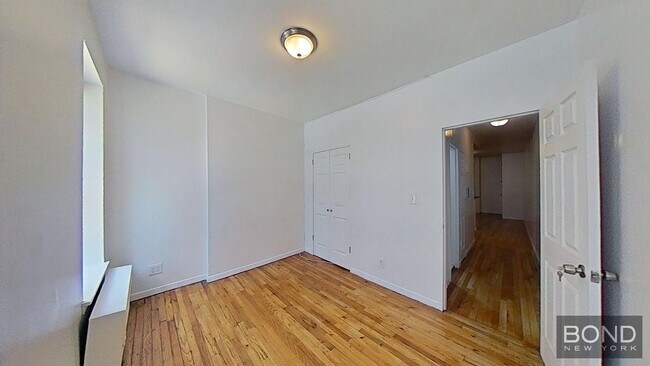 Building Photo - 251 W 26th St
