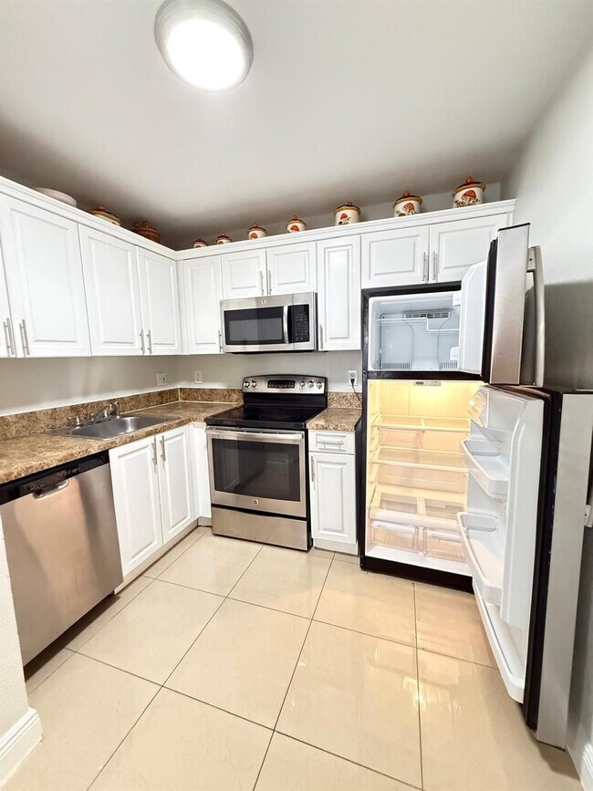 Building Photo - 11108 Royal Palm Blvd