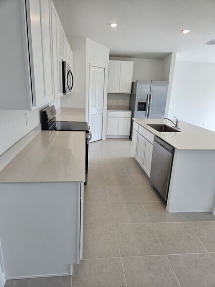 Building Photo - 2414 McKinley Dr