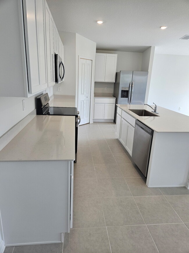 Building Photo - 2414 McKinley Dr