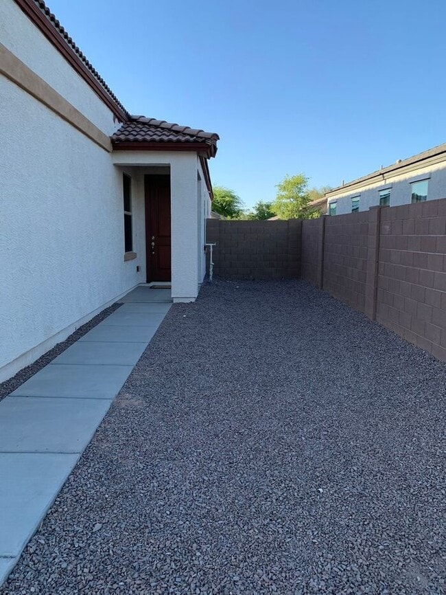 Building Photo - This stunning 4-bedroom, 2-bathroom home l...
