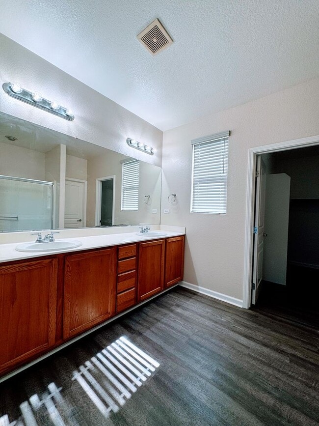 Building Photo - !!Get $200 OFF!! 3BR SFR w/ Tandem Garage & Fenced Yard near Boxwood St