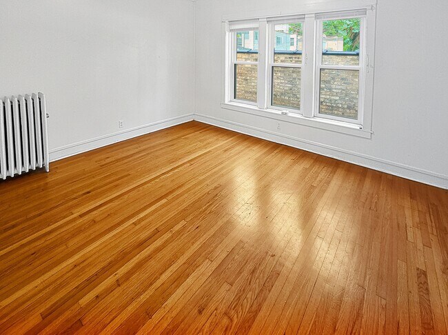 Building Photo - 1308 W Rosemont Ave