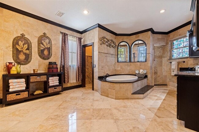 Building Photo - 3931 Pompano Dr SE