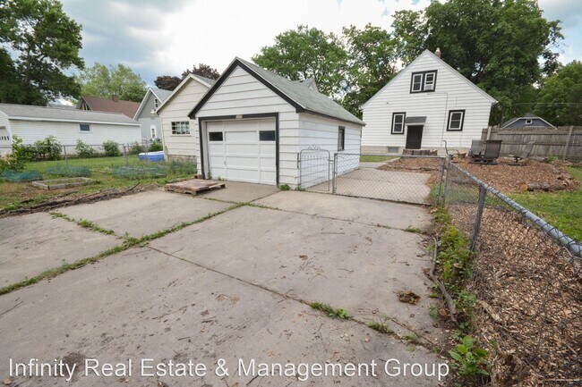 Building Photo - 3 br, 1 bath House - 317 10th Ave NE