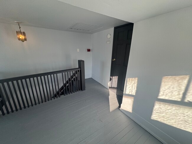 Building Photo - 1507 Main-E