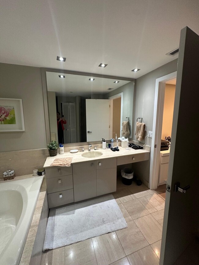 Building Photo - 4101 N Ocean Blvd