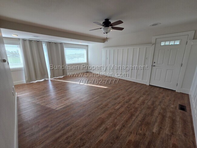 Building Photo - 811 Old Adobe Rd