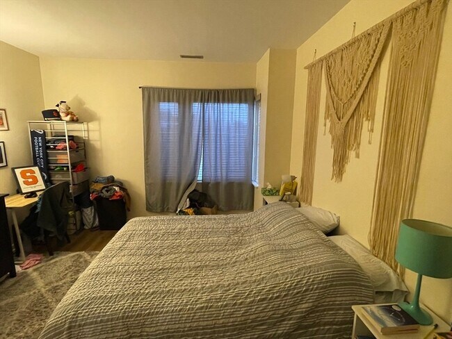 Building Photo - 110 Strathmore Rd