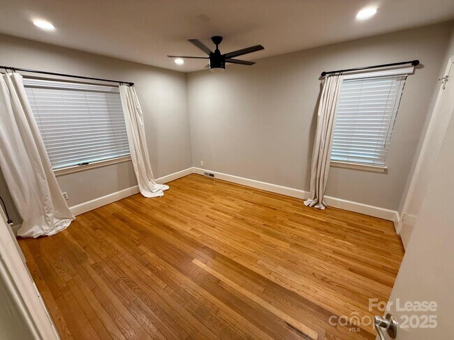 Building Photo - 1425 Montford Dr