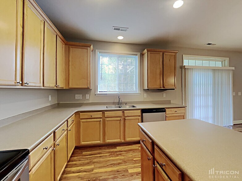 Building Photo - 113 Smart Ct