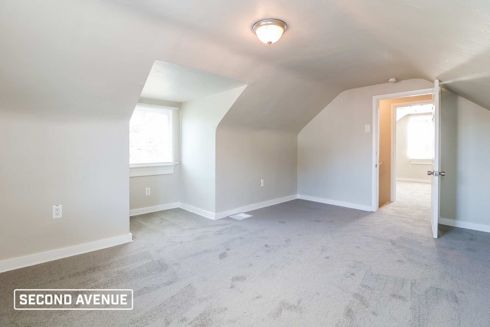Building Photo - 701 Crestview Dr