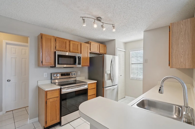 Building Photo - 682 Youngstown Pkwy