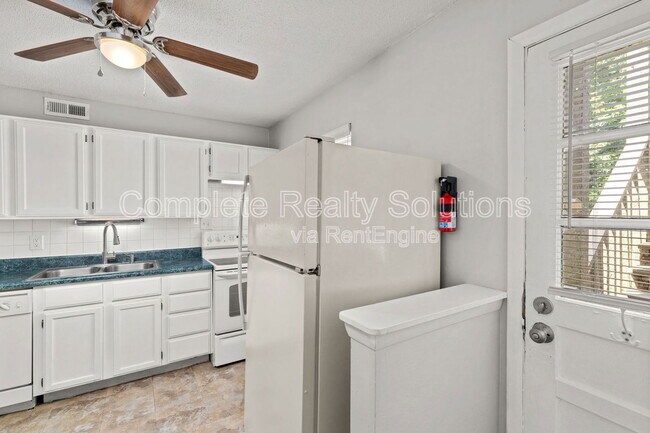 Building Photo - 2042 Gascony Parc Dr