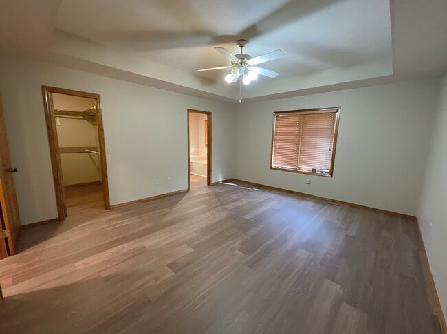 Building Photo - LEASING
