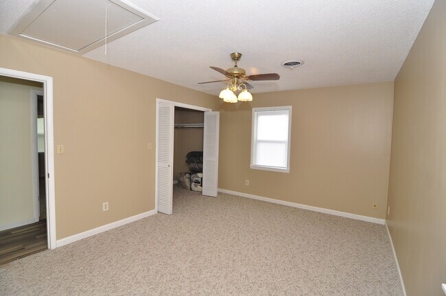 Building Photo - Golf Course Rancher
