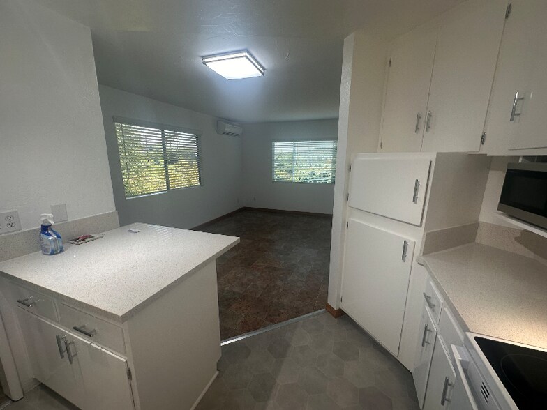 Building Photo - 1946 Monte Vista Dr