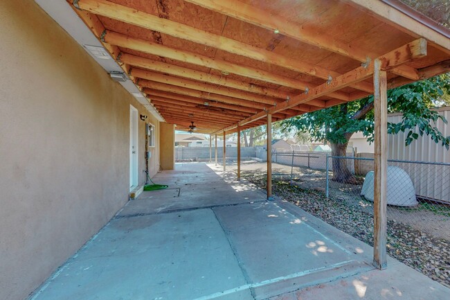 Building Photo - WESTSIDE RANCH 4/BD 2/BD 2/CG