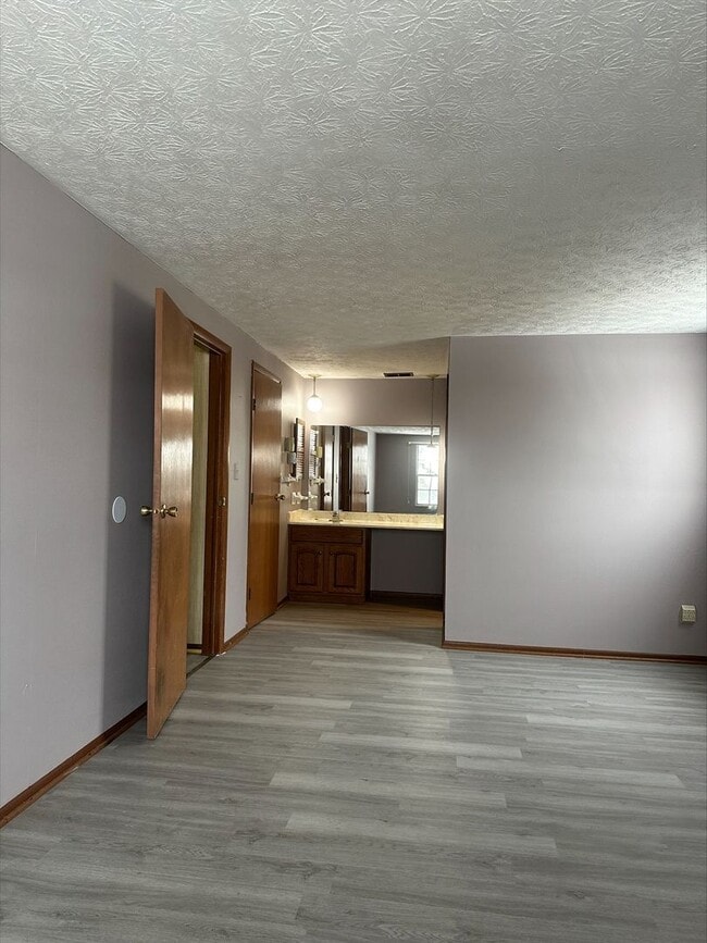 Building Photo - 4 Bed 2 Bath Home in Columbus!