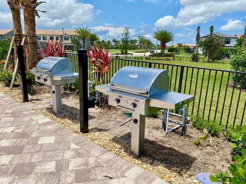 Building Photo - 4464 San Fratello Cir