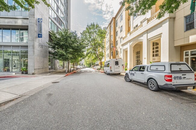 Building Photo - 989 112th Ave NE