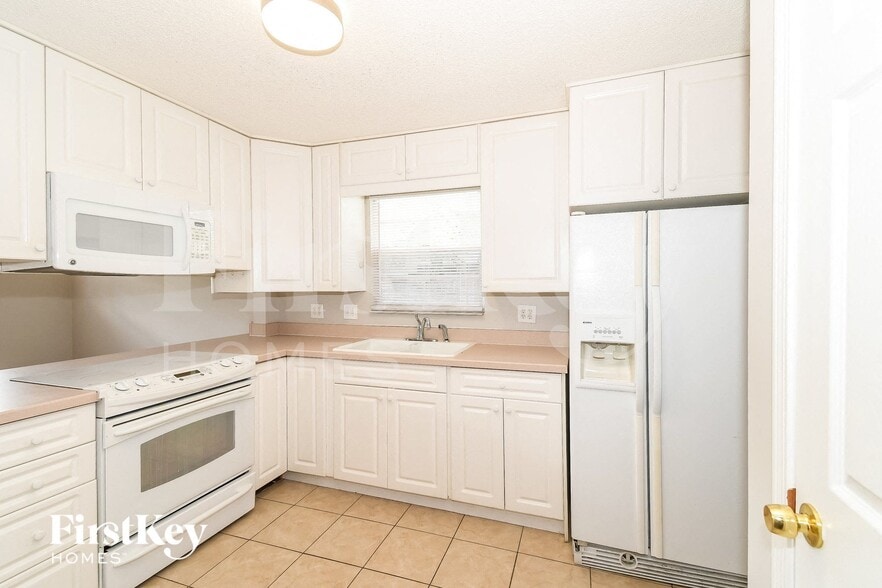 Building Photo - 8102 Birds Foot Ln