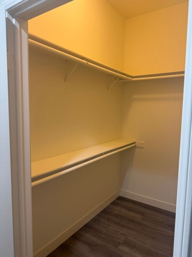 Building Photo - SPACIOUS AND BRIGHT 2+2 CONDO! CLOSE TO MA...