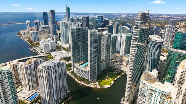 Building Photo - 465 Brickell Ave