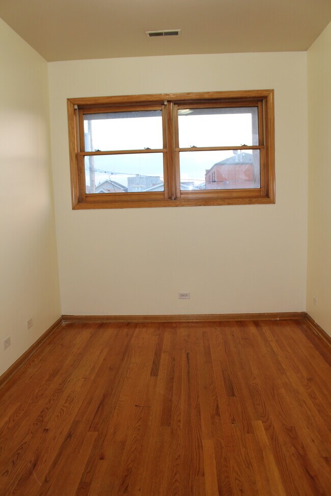 Building Photo - 2451 W Taylor St