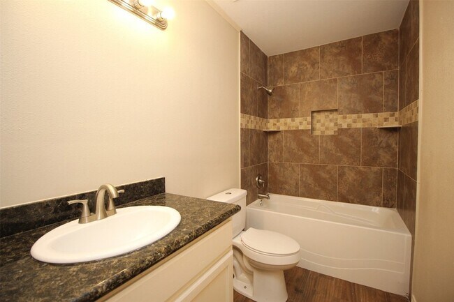 Building Photo - 13 Hideaway Dr