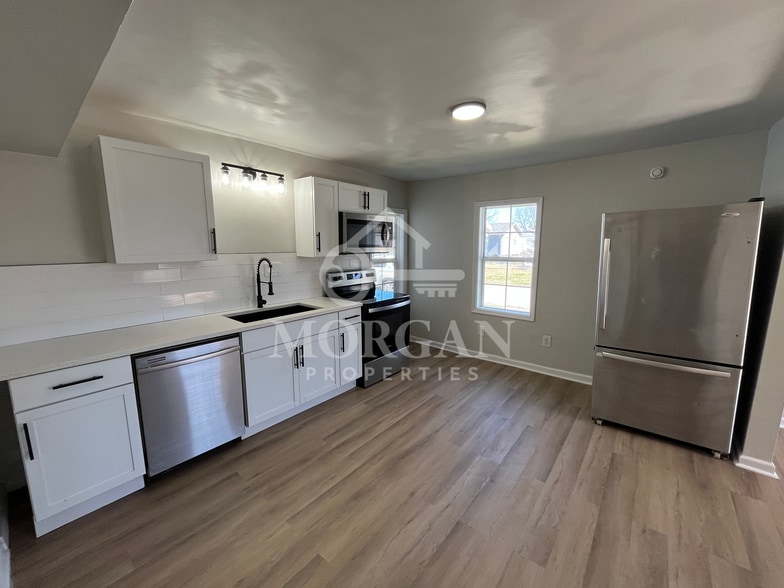 Building Photo - 910 S 13th St