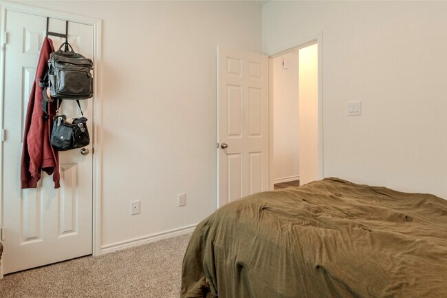 Building Photo - 824 Stoney Pt Ln