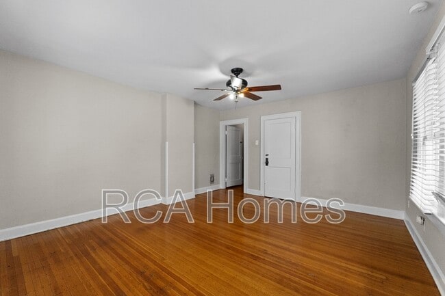 Building Photo - 4704 Broadway St