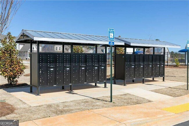 Building Photo - 821 York Aly