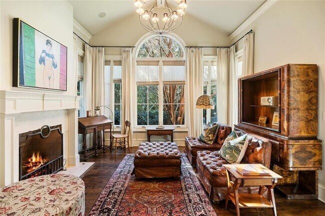 Building Photo - 5000 Long Island Dr